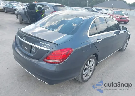 2015 Mercedes-Benz C 300 4Matic z USA, uszkodzony, nr VIN 55SWF4KB8FU059241